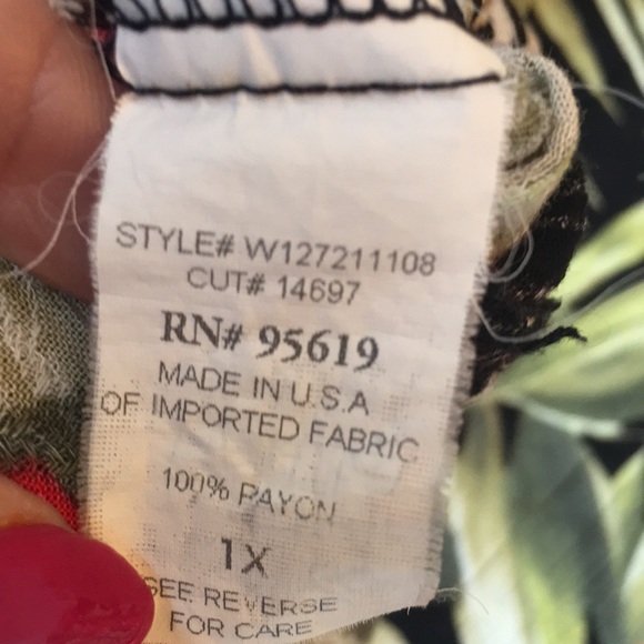 OUTFIT WOMAN Cruise Tropical Vacation Beachy Poolside Button Up Floral Blouse - Picture 14 of 14